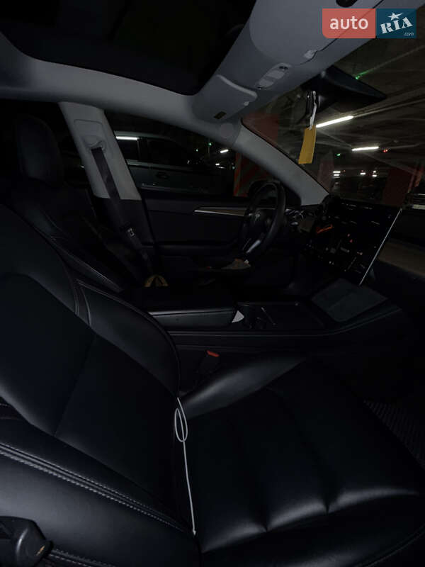 Седан Tesla Model 3 2021 в Львове