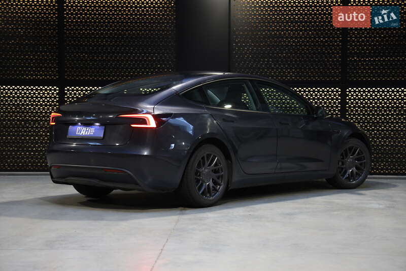 Седан Tesla Model 3 2025 в Луцьку