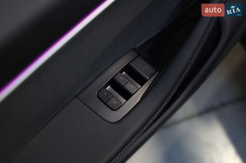 Седан Tesla Model 3 2025 в Луцьку