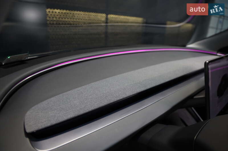 Седан Tesla Model 3 2025 в Луцьку