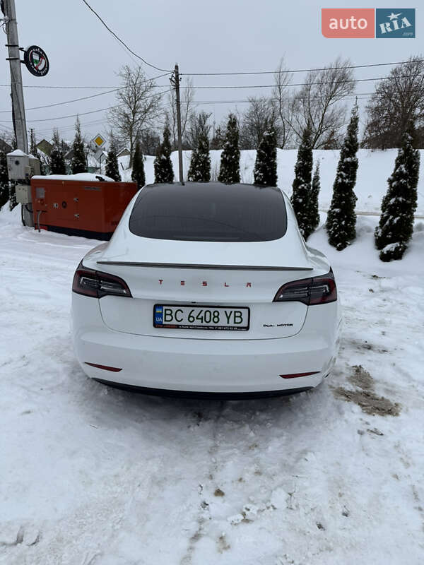 Седан Tesla Model 3 2019 в Винниках