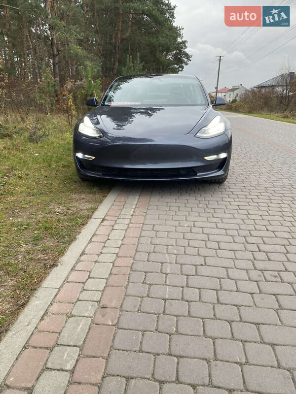 Седан Tesla Model 3 2020 в Львові