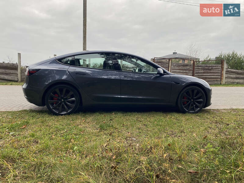 Седан Tesla Model 3 2020 в Львові