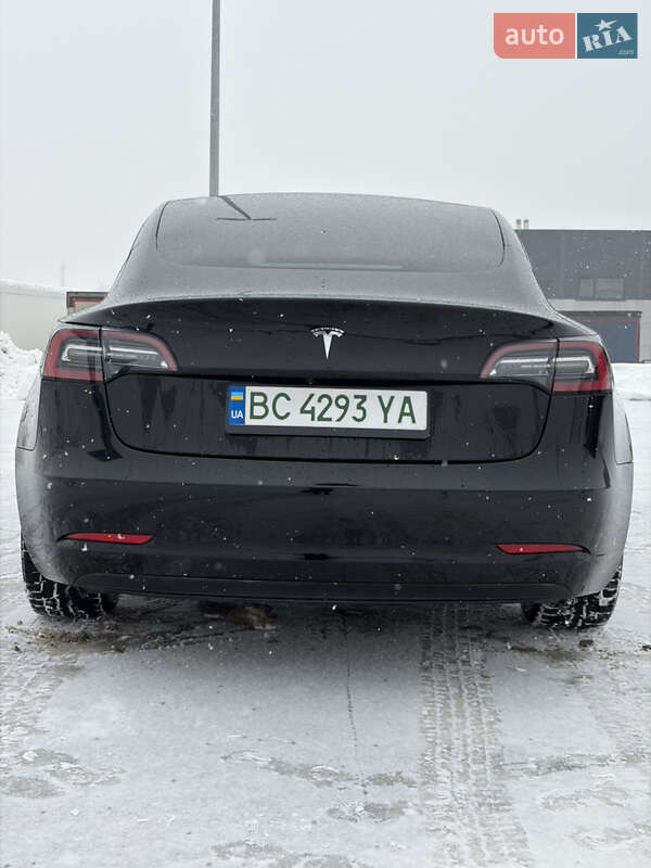 Седан Tesla Model 3 2021 в Львові