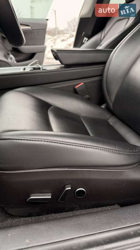 Седан Tesla Model 3 2022 в Києві