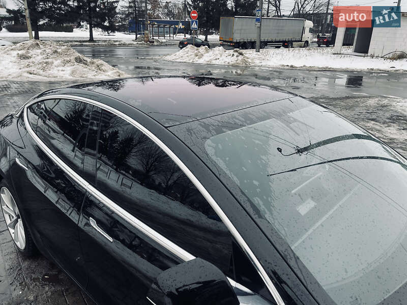 Седан Tesla Model 3 2018 в Луцьку