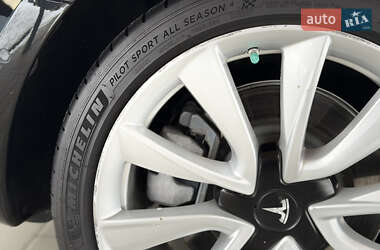 Седан Tesla Model 3 2019 в Львове