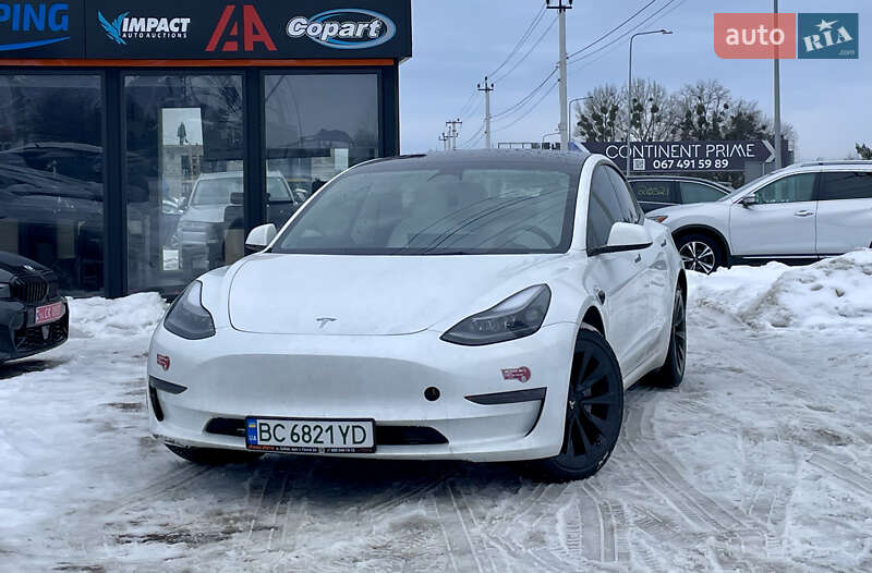 Седан Tesla Model 3 2023 в Львові