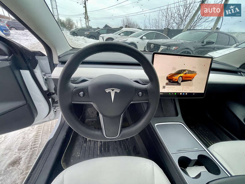 Седан Tesla Model 3 2023 в Львові