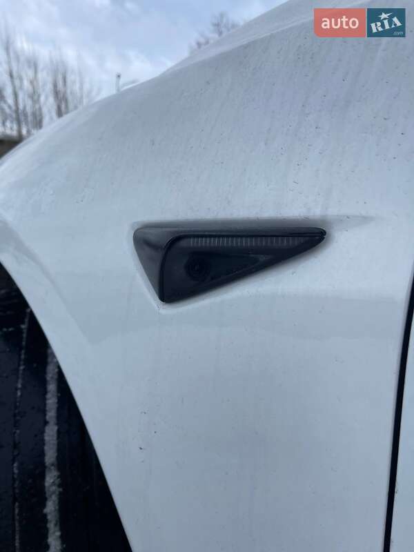 Седан Tesla Model 3 2023 в Львові