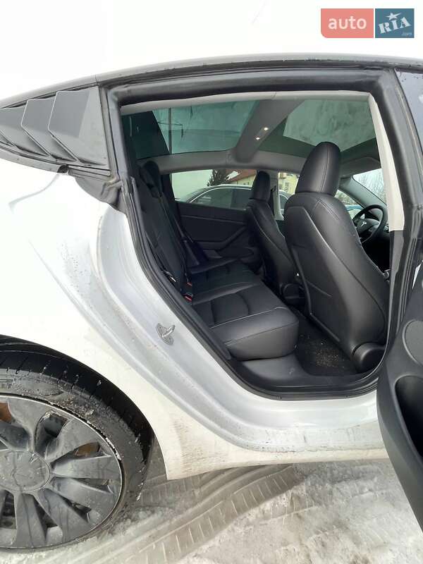 Седан Tesla Model 3 2023 в Львові