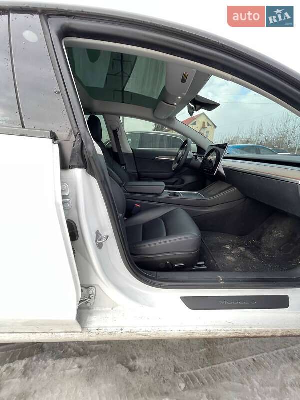 Седан Tesla Model 3 2023 в Львові