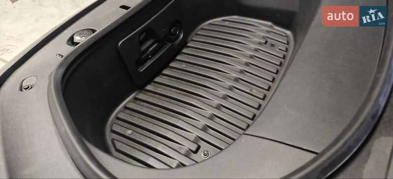 Седан Tesla Model 3 2024 в Киеве