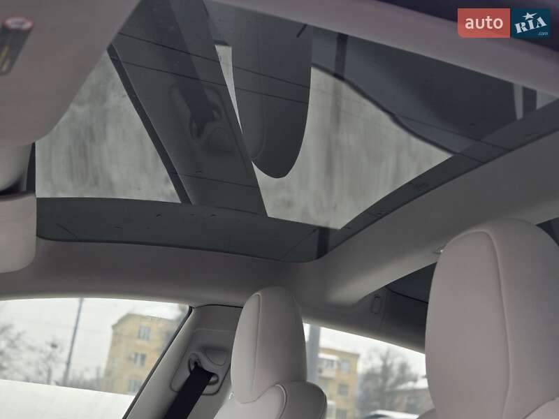 Седан Tesla Model 3 2023 в Киеве