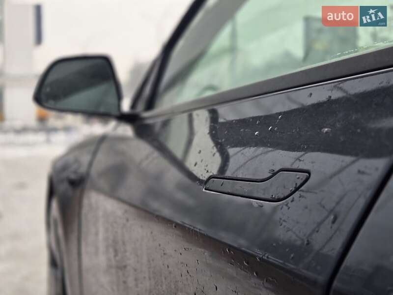 Седан Tesla Model 3 2023 в Киеве