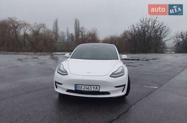 Седан Tesla Model 3 2020 в Олександрії