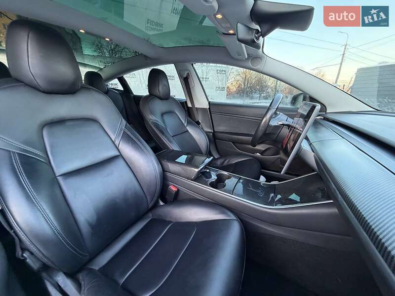 Седан Tesla Model 3 2018 в Луцьку