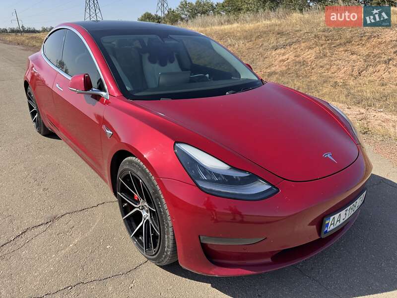 Седан Tesla Model 3 2019 в Днепре