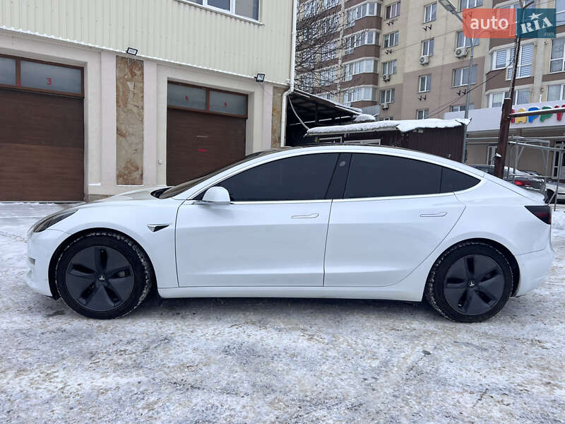 Седан Tesla Model 3 2020 в Виннице