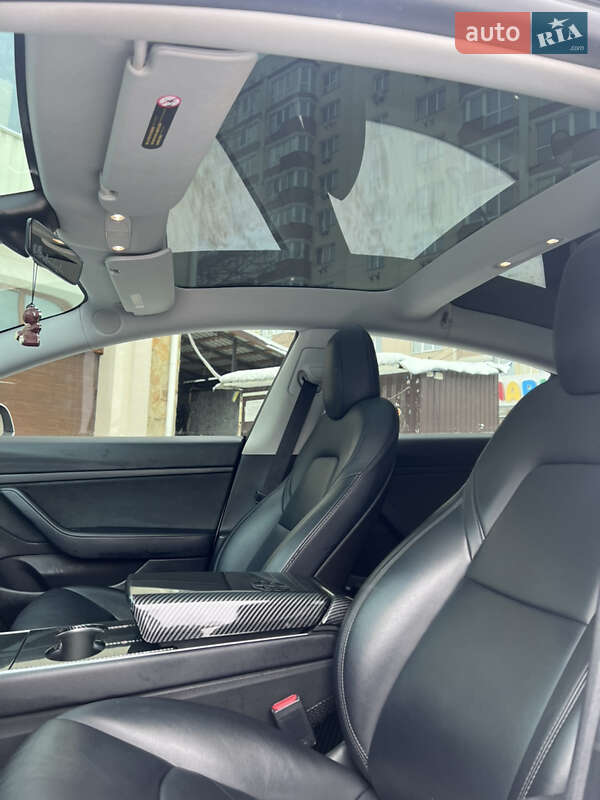 Седан Tesla Model 3 2020 в Виннице