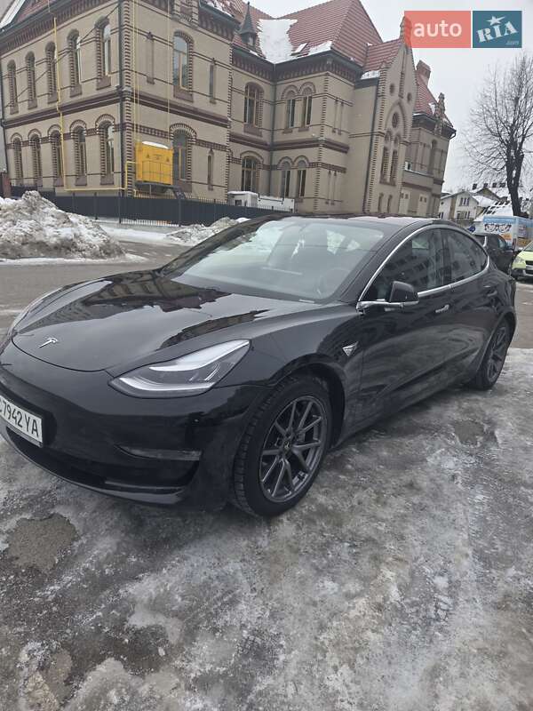 Седан Tesla Model 3 2019 в Львові