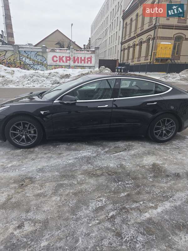 Седан Tesla Model 3 2019 в Львові