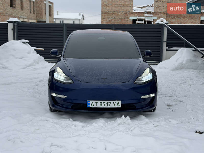Седан Tesla Model 3 2018 в Івано-Франківську