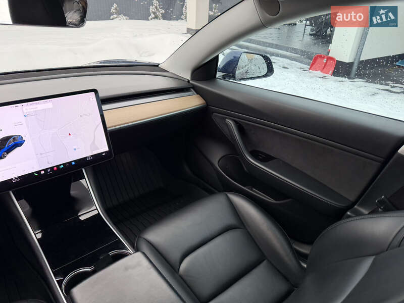 Седан Tesla Model 3 2018 в Івано-Франківську
