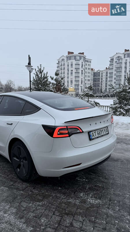 Седан Tesla Model 3 2022 в Івано-Франківську