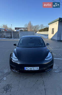 Седан Tesla Model 3 2019 в Киверцах