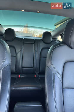 Седан Tesla Model 3 2019 в Киверцах