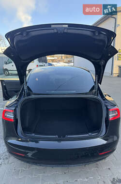 Седан Tesla Model 3 2019 в Киверцах