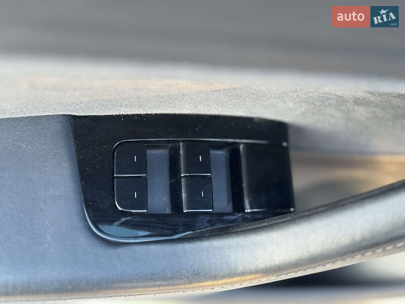 Седан Tesla Model 3 2019 в Киеве
