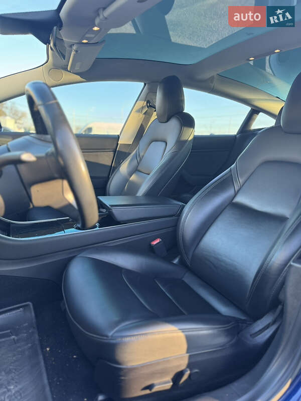 Седан Tesla Model 3 2019 в Киеве