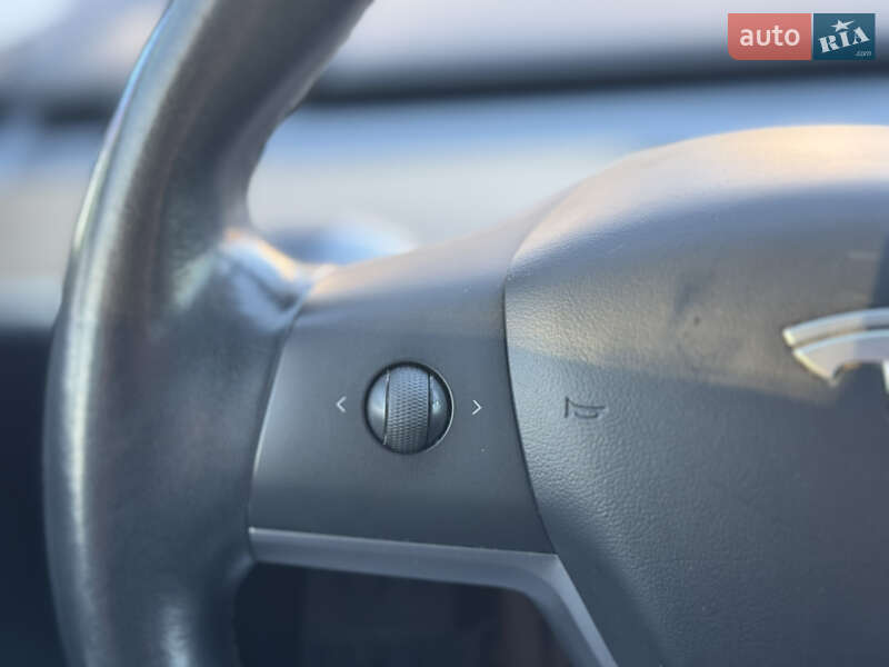 Седан Tesla Model 3 2019 в Киеве