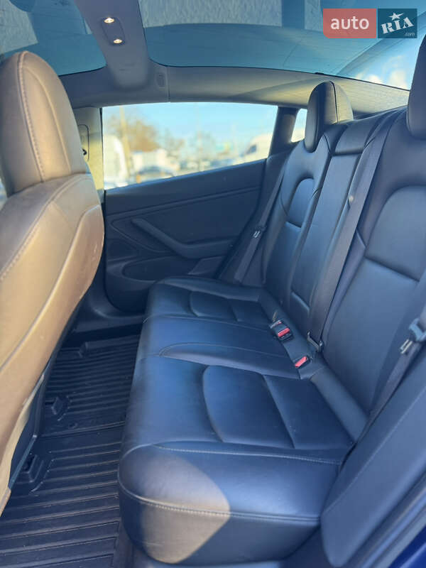 Седан Tesla Model 3 2019 в Киеве