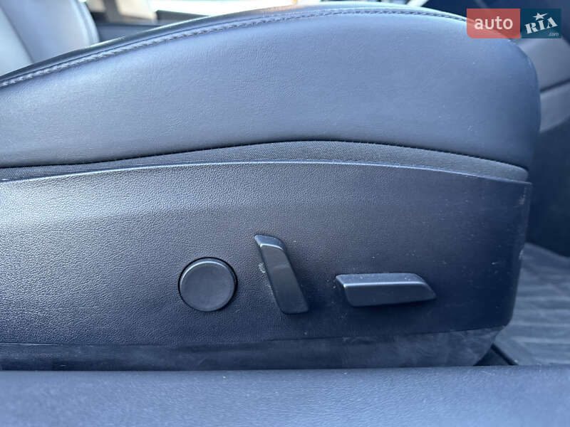 Седан Tesla Model 3 2019 в Киеве