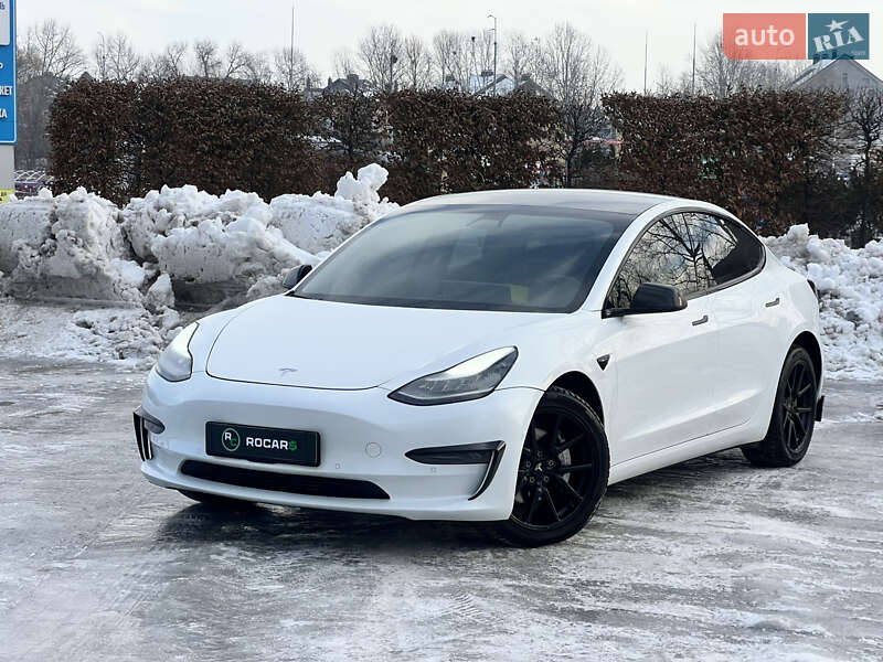Седан Tesla Model 3 2020 в Києві