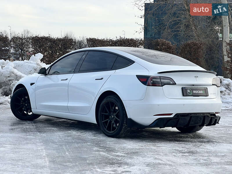 Седан Tesla Model 3 2020 в Києві