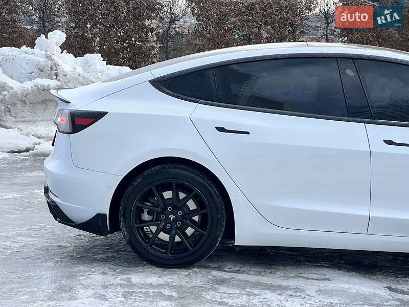 Седан Tesla Model 3 2020 в Києві