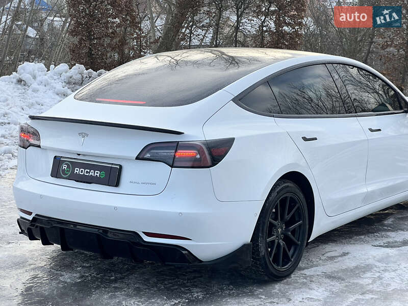 Седан Tesla Model 3 2020 в Києві