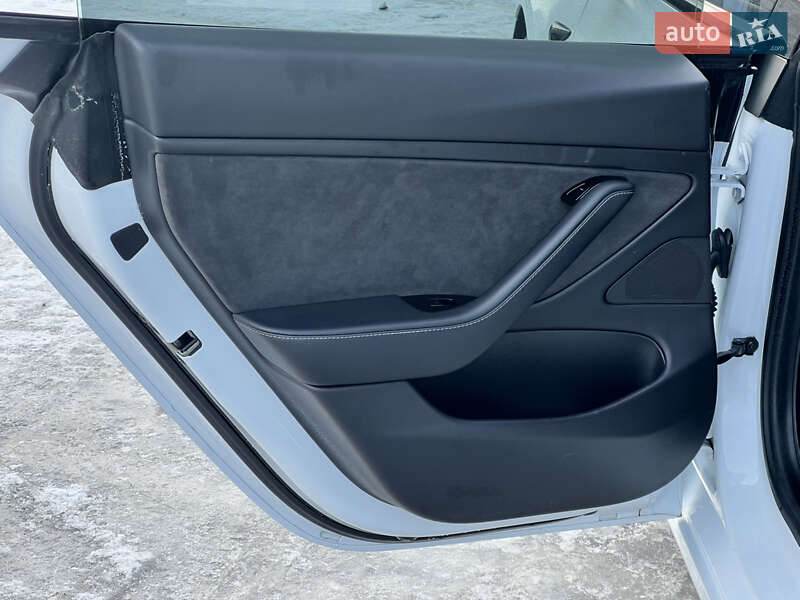 Седан Tesla Model 3 2020 в Києві