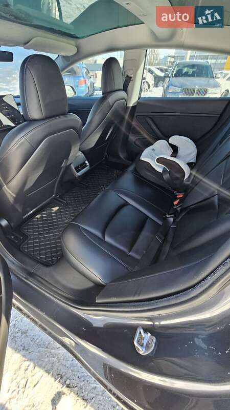 Седан Tesla Model 3 2020 в Києві