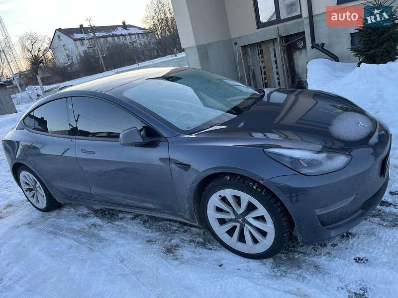 Седан Tesla Model 3 2023 в Шумську