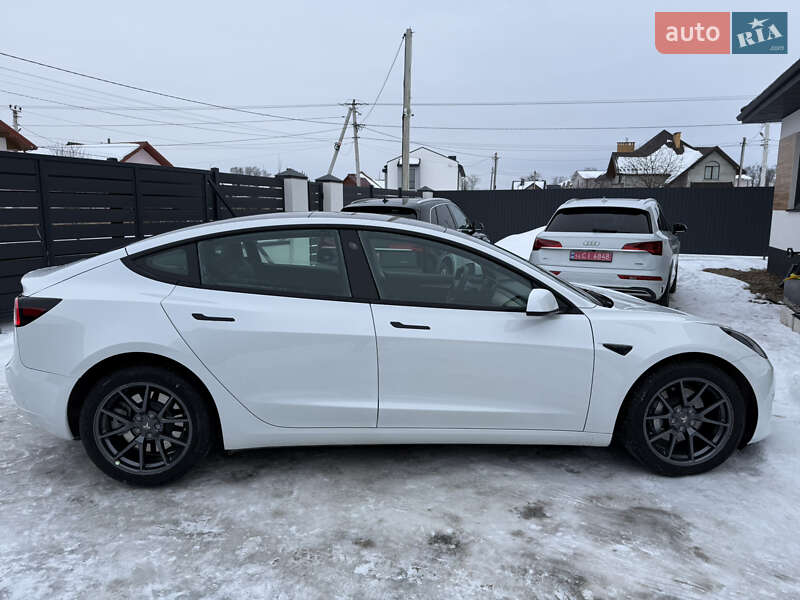 Седан Tesla Model 3 2023 в Стрые