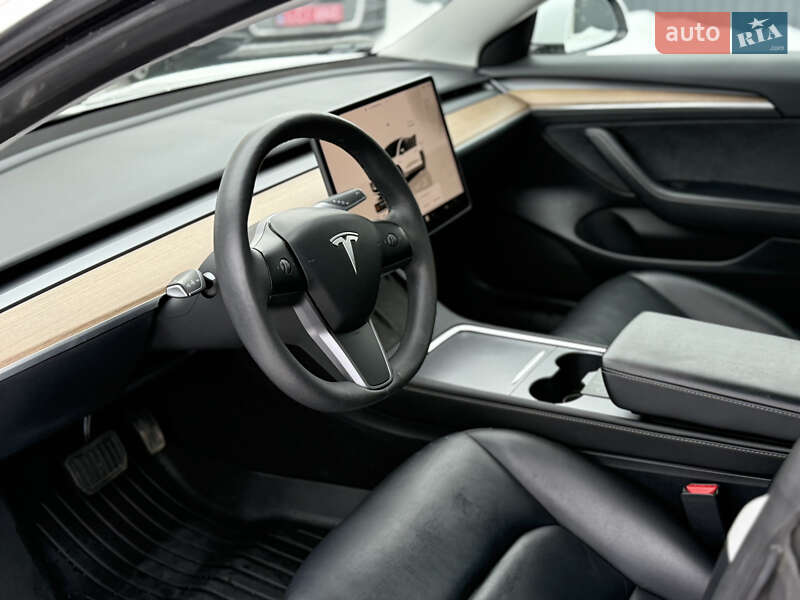 Седан Tesla Model 3 2023 в Стрые