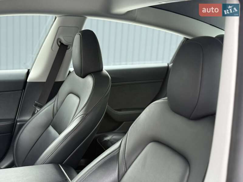 Седан Tesla Model 3 2023 в Стрые