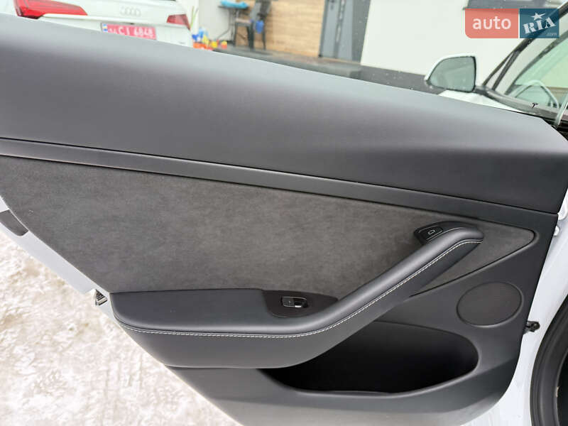 Седан Tesla Model 3 2023 в Стрые