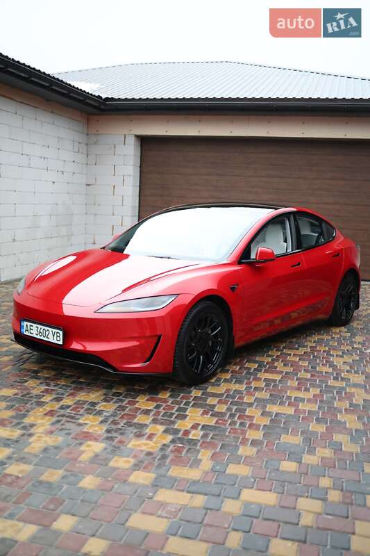 Седан Tesla Model 3 2024 в Днепре