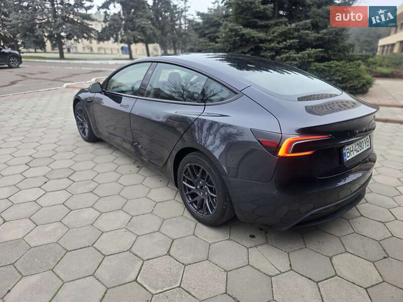 Седан Tesla Model 3 2024 в Одессе